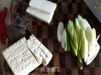 Make Fragrant fried home-cooked tofu step 0