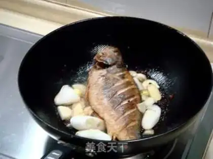 Make roasted yellow fish with vinegar step 6