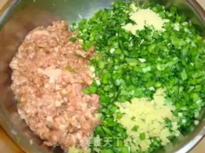 Make Leek and pork dumplings step 3