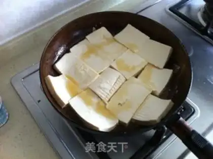Make Fragrant fried home-cooked tofu step 2