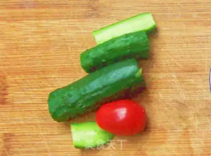 Make Sweet and sour cucumber river carp step 2