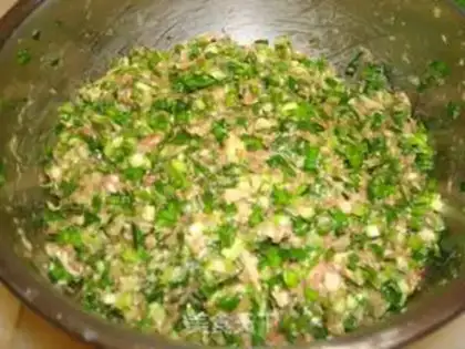 Make Leek and pork dumplings step 4