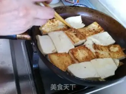 Make Fragrant fried home-cooked tofu step 3