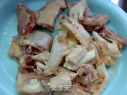 Make Steamed chicken with fish head step 1