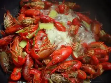 Make hand-peeled crayfish step 1