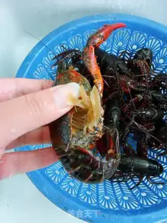 Make Finger sucking crayfish step 4