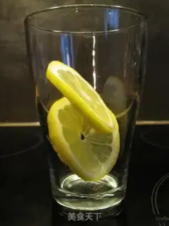 Make honey lemon tea step 1