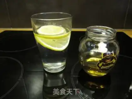 Make honey lemon tea step 3