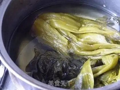 Make fish with Chinese sauerkraut step 1