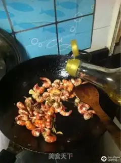 Make Jiwei shrimp with salt and pepper step 3