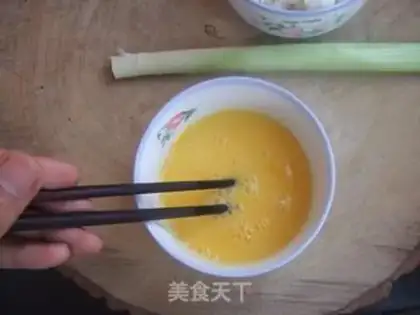 Make egg fried rice step 1