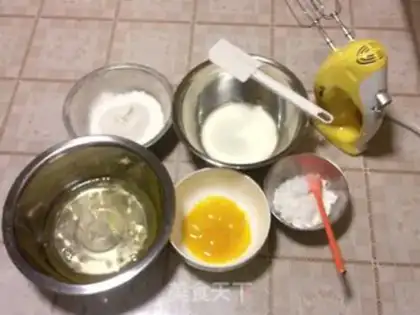 Make Yellow peach jam cake roll step 0