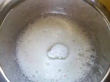 Make Yellow peach jam cake roll step 1