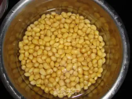 Make Home-made soybean sprouts step 1