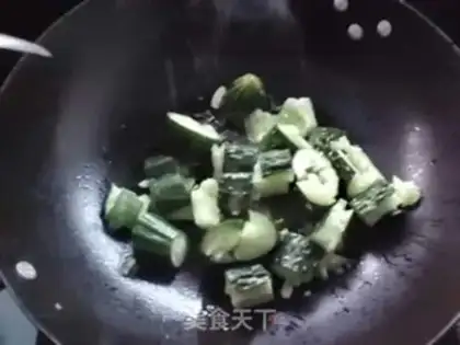 Make smashed cucumbers step 3