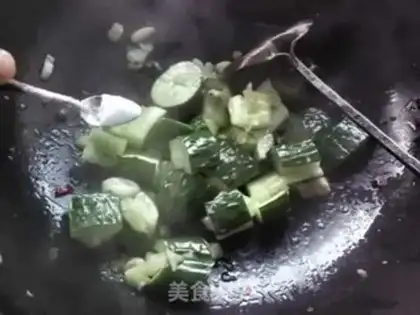 Make smashed cucumbers step 5
