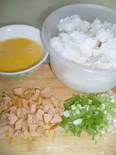 Make Rice with ham and egg with onion flavor step 0