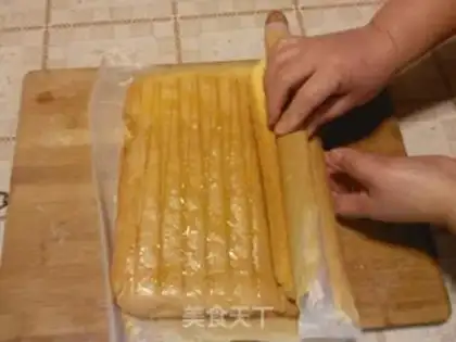 Make Yellow peach jam cake roll step 11