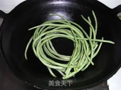 Make Garlic mashed beans step 1