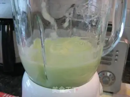 Make Three-color smoothie fruit drink step 3