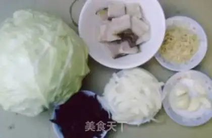 Make Steamed cabbage with bacon step 0