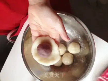 Make snowy moon cakes step 5