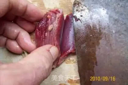 Make Green celery, lily and chrysanthemum gizzard step 5