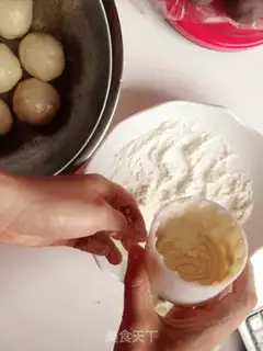 Make snowy moon cakes step 8