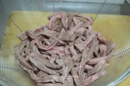 Make Zigong specialty cold beef step 2