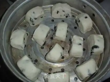 Make Black currant steamed buns step 6