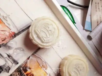 Make snowy moon cakes step 10