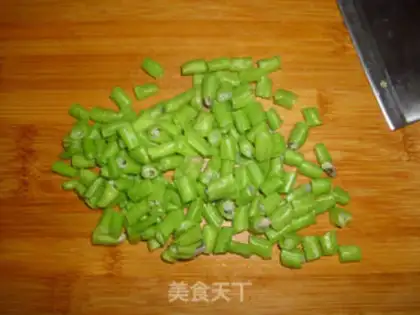 Make stir-fried cowpeas with olive vegetable step 3