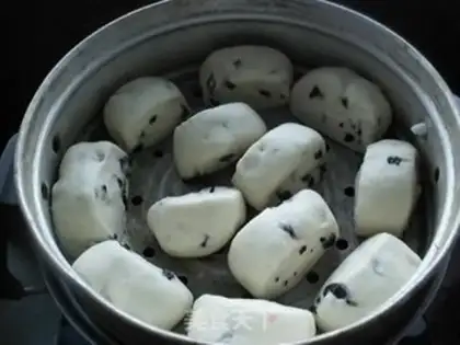 Make Black currant steamed buns step 7