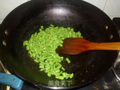 Make stir-fried cowpeas with olive vegetable step 6