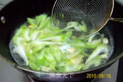 Make Green celery, lily and chrysanthemum gizzard step 7