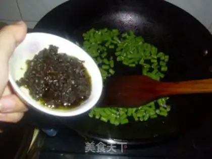 Make stir-fried cowpeas with olive vegetable step 7