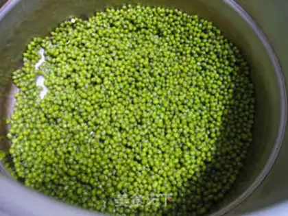 Make Homemade mung bean stuffing step 0