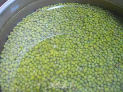 Make Homemade mung bean stuffing step 1