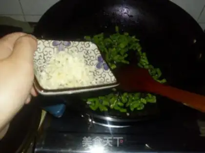 Make stir-fried cowpeas with olive vegetable step 9