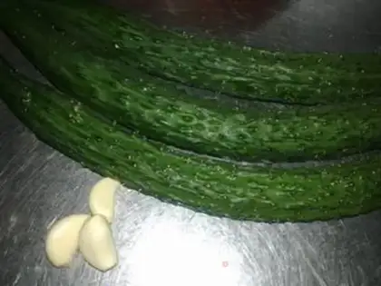 Make Cucumber with garlic step 0