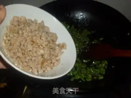 Make stir-fried cowpeas with olive vegetable step 10