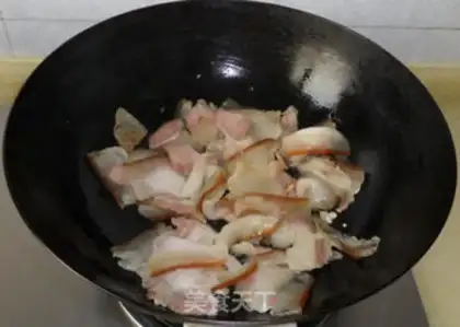Make stir-fried bacon with onions step 3