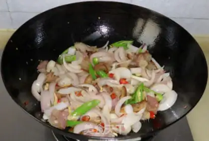 Make stir-fried bacon with onions step 6
