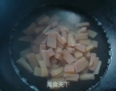 Make stir-fried konjac tofu with pickled pepper step 0