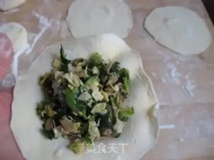 Make pan-fried bun stuffed with step 13