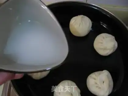 Make pan-fried bun stuffed with step 17
