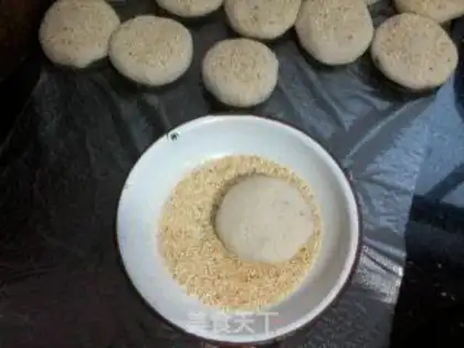 Make sweet potato sesame cake step 4