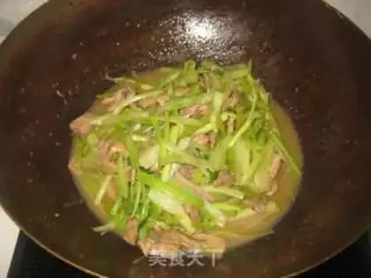 Make stir-fried shredded pork with celery step 6