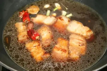 Make Quail braised pork step 8