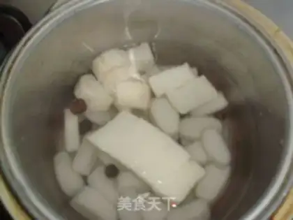 Make Red dates, yam, longan, wolfberry soup step 2